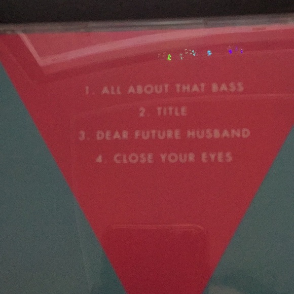 Meghan trainer disc - Picture 2 of 2